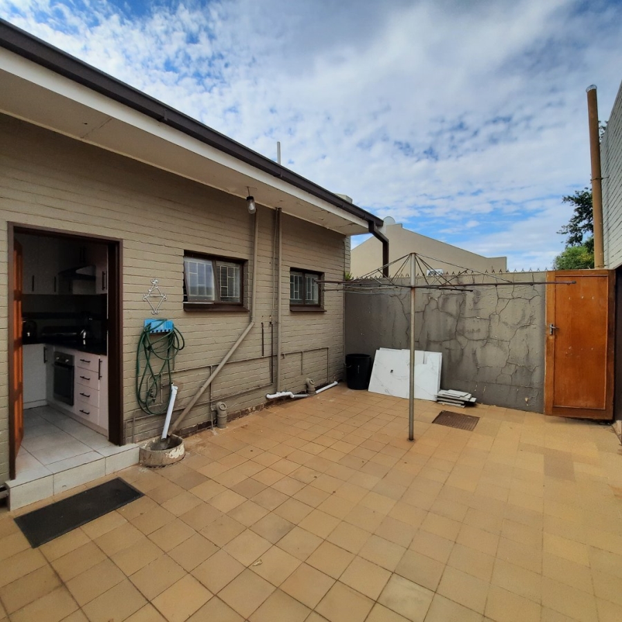 2 Bedroom Property for Sale in Langenhovenpark Free State